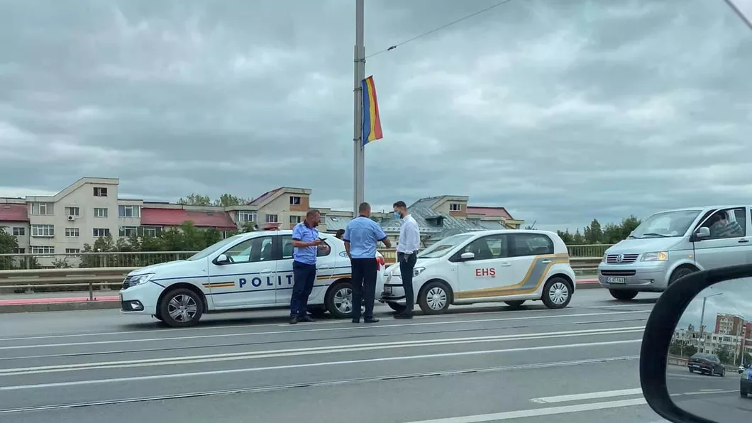 Accident rutier în Nicolina. Un şofer neatent a bufnit maşina Poliţiei