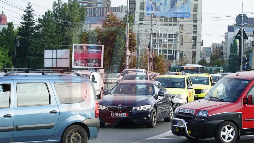 Aglomerație în Iași în prima zi de școală - VIDEO  FOTO