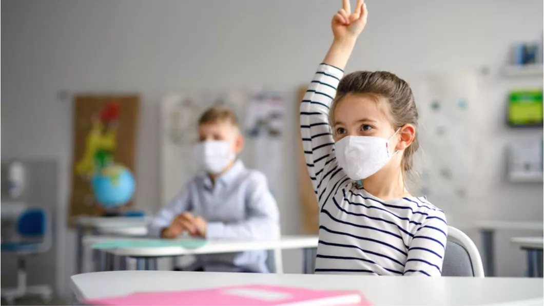 Șase elevi testați cu noul coronavirus. DSP Iași 15 școli și 102 clase individuale își desfășoară cursurile exclusiv online
