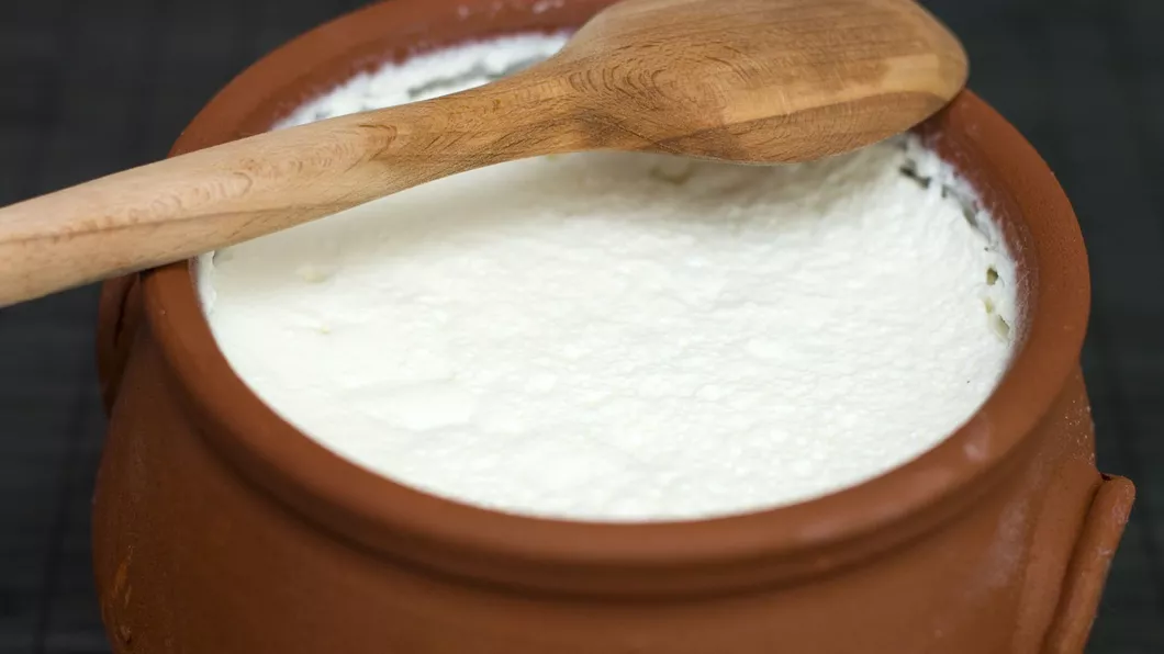 6 beneficii ale iaurtului pentru o piele strălucitoare