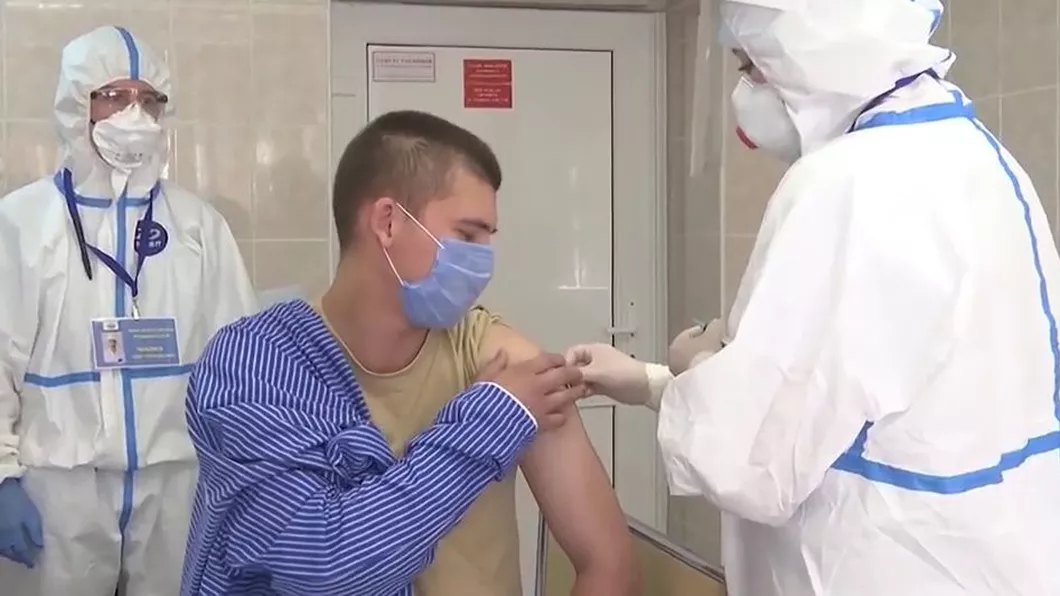 Ce a păţit un tânăr la 14 ore după ce a primit vaccinul anti-Covid de la Oxford