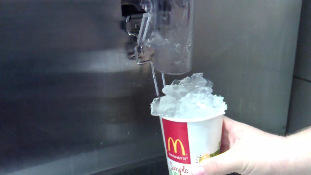 Top aplicaţii inutile A fost creată aplicaţia care verifică dacă aparatele de gheaţă de la McDonalds sunt funcţionale