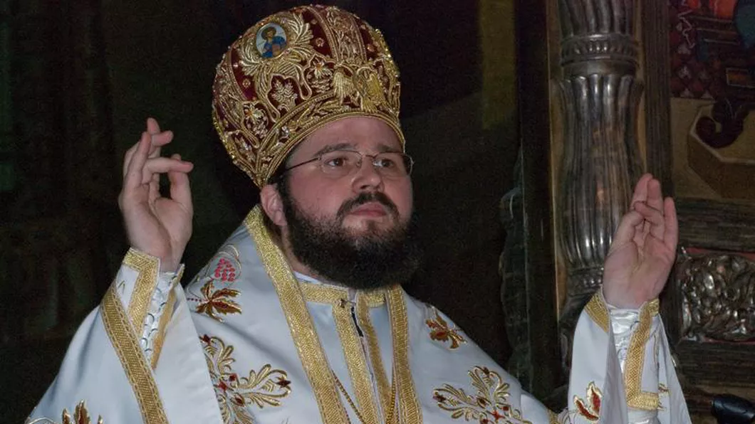 Preasfințitul Părinte Macarie episcopul Ortodox Român al Europei de Nord Îi invit pe credincioși să plângă în fața Mitropoliei Iași