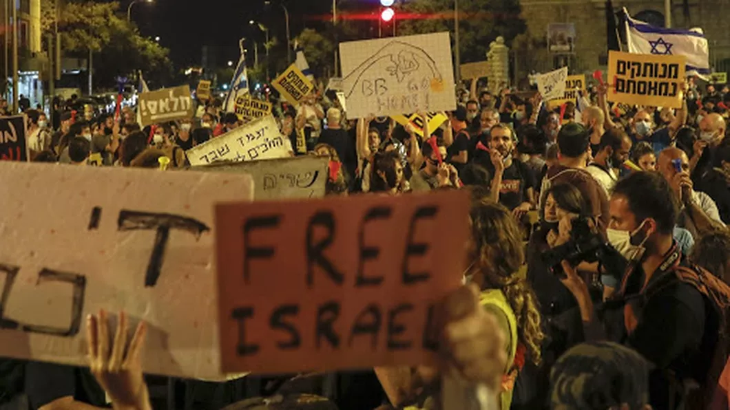 Ultrareligioșii din Israel se revoltă din cauza restricțiilor Au aruncat cu pietre și bare de metal în forțele de ordine - VIDEO