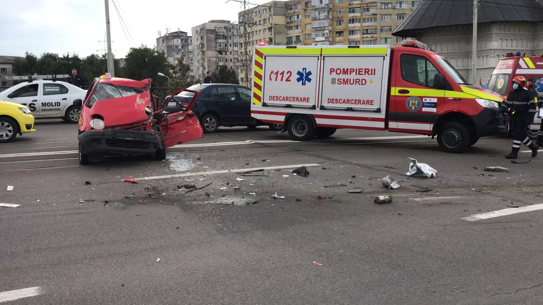 LIVE VIDEO - Accident rutier grav pe pod Alexandru. În urma coliziunii a trei autovehicule s-au înregistrat victime - EXCLUSIV GALERIE FOTO UPDATE