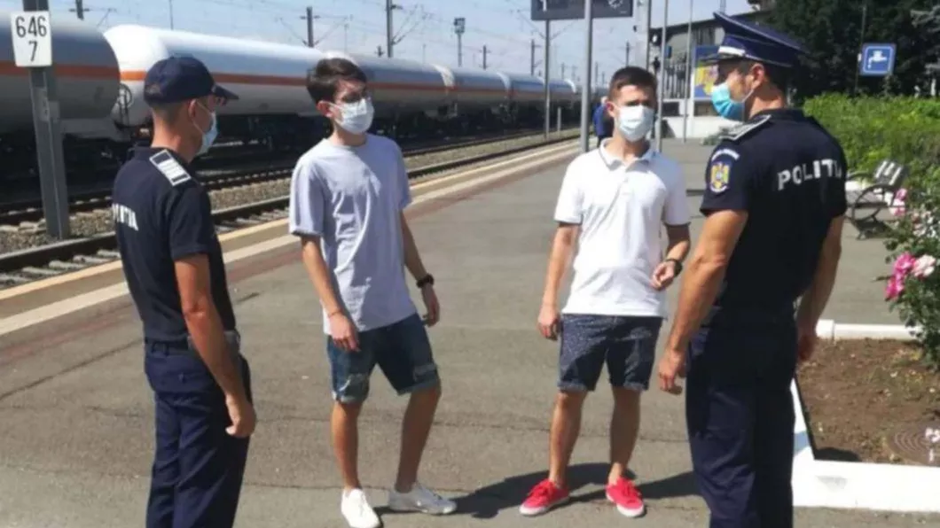 Polițiștii din Iași au fost din nou prezenți în gările din județ în cadrul campaniei Selfie-ul pe tren nu ia like-uri ia vieți