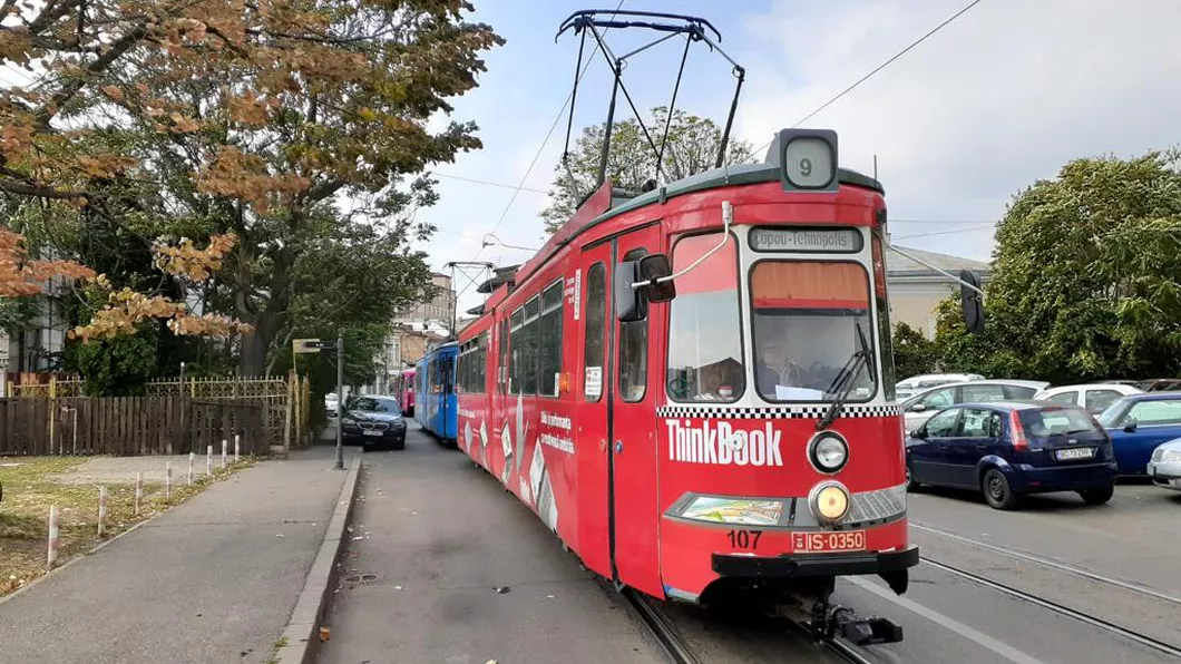 Circulația tramvaielor în zona Târgu-Cucu pe ambele sensuri de mers este blocată - UPDATE