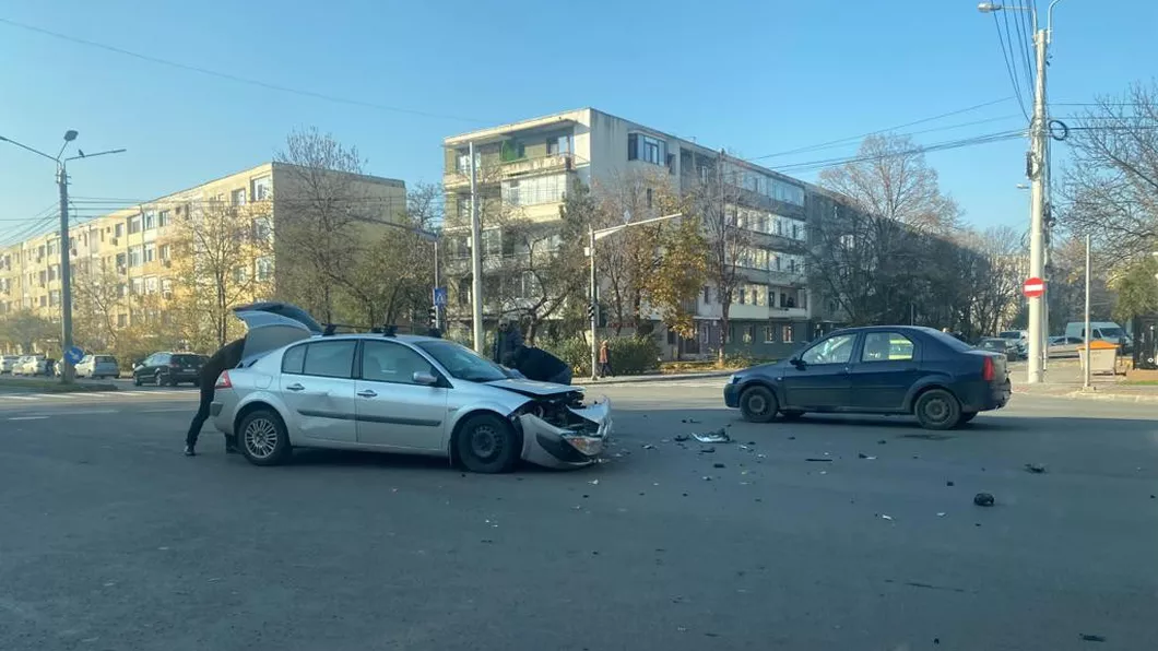 Accident rutier în municipiul Iași. Au fost implicate două maşini - FOTO VIDEO EXCLUSIV