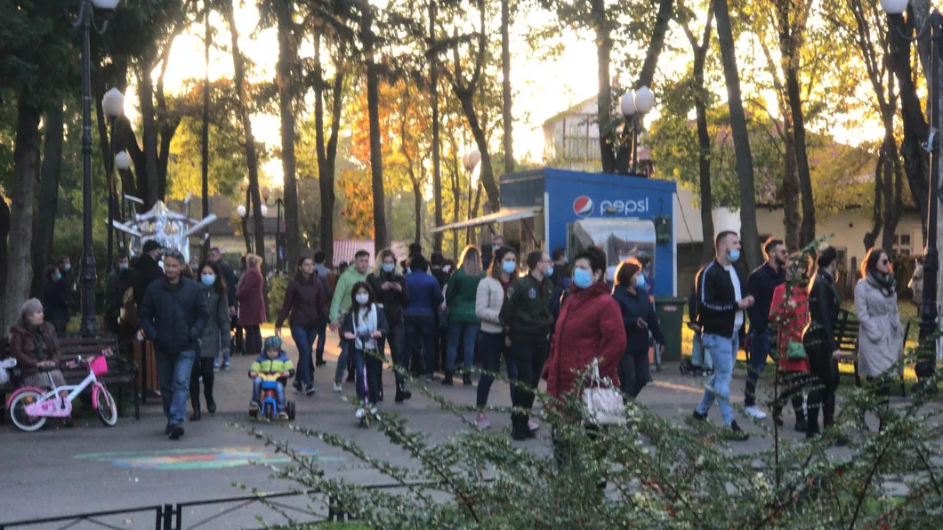 Grădina Botanică şi parcul Expoziţiei luate cu asalt de sute de ieşeni - FOTO VIDEO