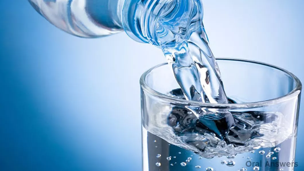 Apa minerală vă poate afecta dinții