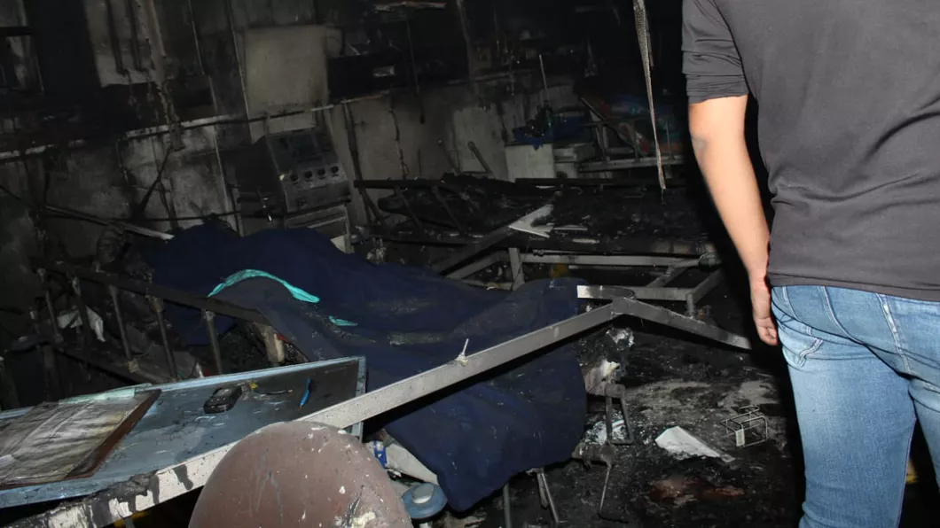 Tragedia de la spitalul din Piatra Neamț se repetă în India Au murit cinci oameni în urma unui incendiu la ATI