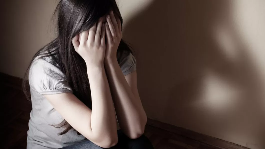 Un vasluian și-a abuzat fiica de 15 ani din răzbunare. Ce îi făcuse adolescenta