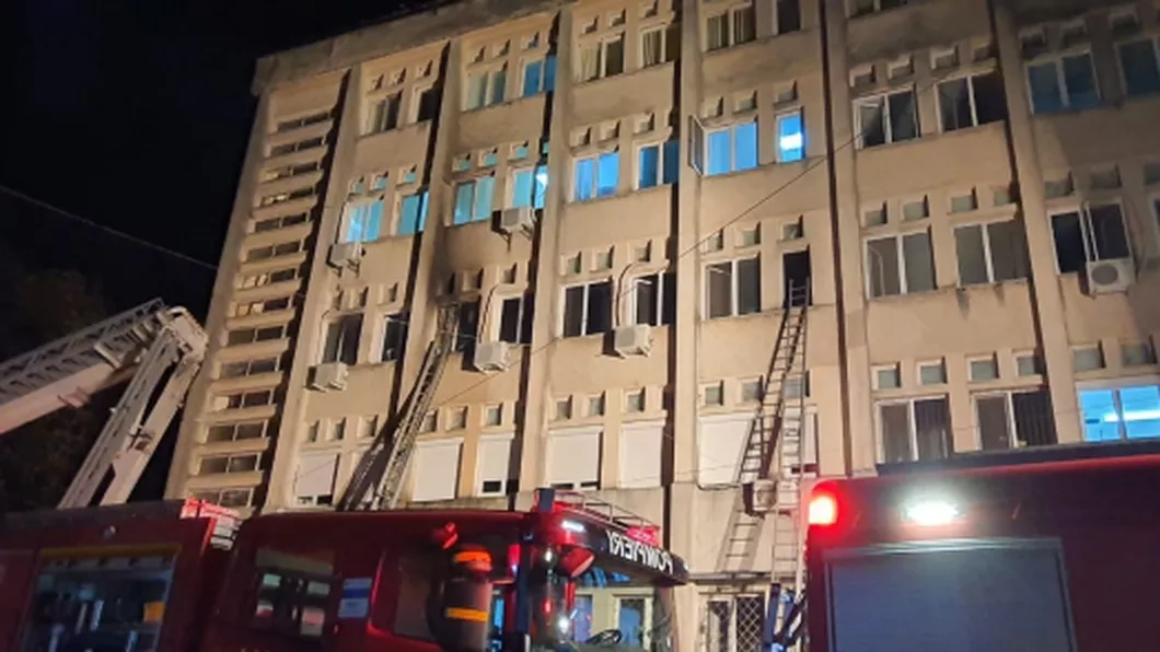 Incendiu puternic la secţia ATI a Spitalului din Piatra Neamţ. Planul roşu de intervenţie activat 10 persoane au decedat. Persoanele rănite au ajuns la Iași - FOTO UPDATE VIDEO