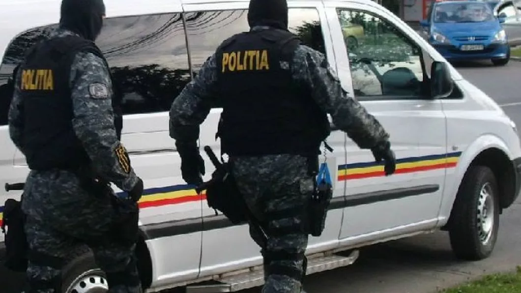 Percheziții domiciliare în municipiul Focșani în cadrul unui dosar penal de punerea în circulație de valori străine falsificate și înșelăciune
