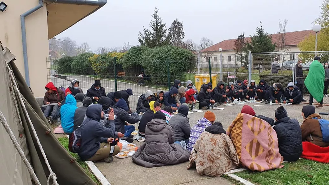 Zeci de pakistanezi obligaţi de statul român să doarmă sub cerul liber la Timișoara