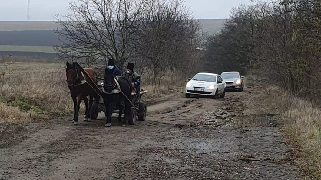 Imagini de coșmar de pe un drum din județul Iași Zona unde sute de șoferi își rup mașinile în fiecare zi. Șoseaua nu a fost asfaltată niciodată - GALERIE FOTO