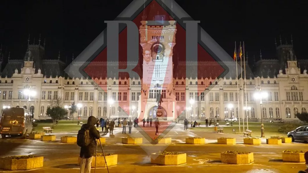La Turnul cu Ceas de la Palatul Culturii din Iași are loc un spectacol luminos dedicat marelui poet Mihai Eminescu - Galerie Foto