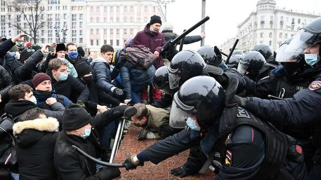 Proteste în Rusia pentru Aleksei Navalnîi. O mie de cetățeni au fost arestați