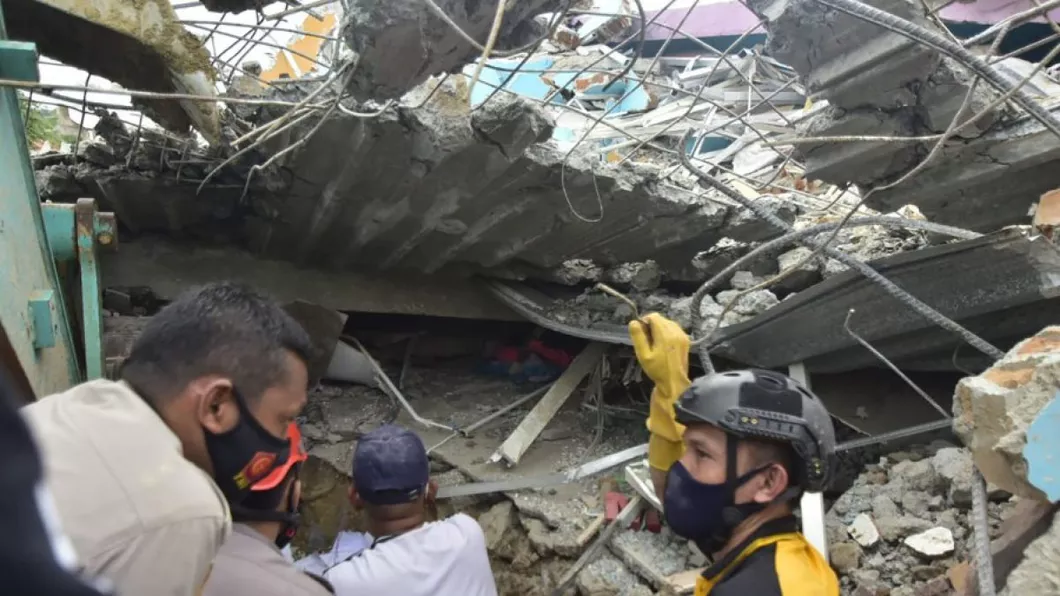 Cutremur cu magnitudinea de 62 în Indonezia. Cel puţin 34 de morţi sute de răniţi