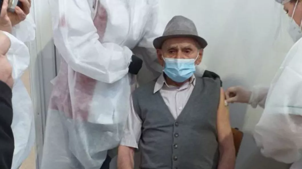 Un bătrân de 105 ani din Cluj s-a vaccinat împotriva COVID-19. La vârsta lui a devenit cel mai bătrân român care s-a vaccinat împotriva coronavirusului