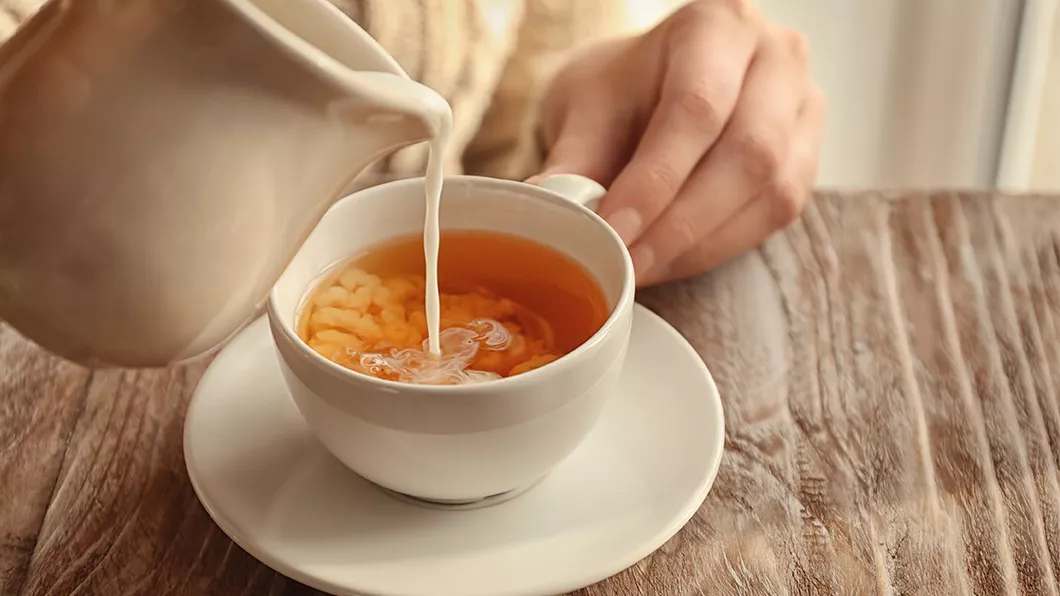 De ce se pune lapte în ceai Mihaela Bilic explică mecanismul