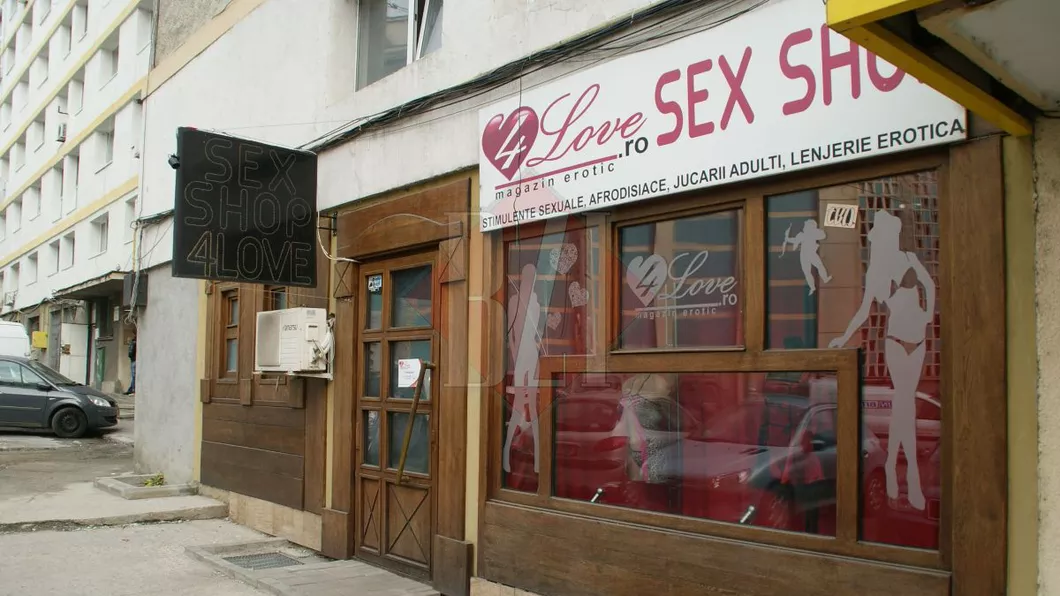 Pensionarii din Iași au scăpat de orice inhibiție Tot mai mulți bătrâni fac coadă la intrarea în sex-shop. Păpușile gonflabile sunt vedetele magazinelor
