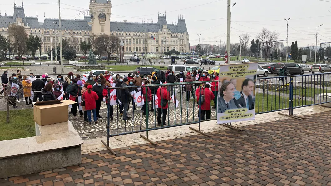Sindicatul Sanitas Filiala Iaşi protest la Casa Pătrată. Ce nemulţumiri au protestatarii - FOTO LIVE VIDEO