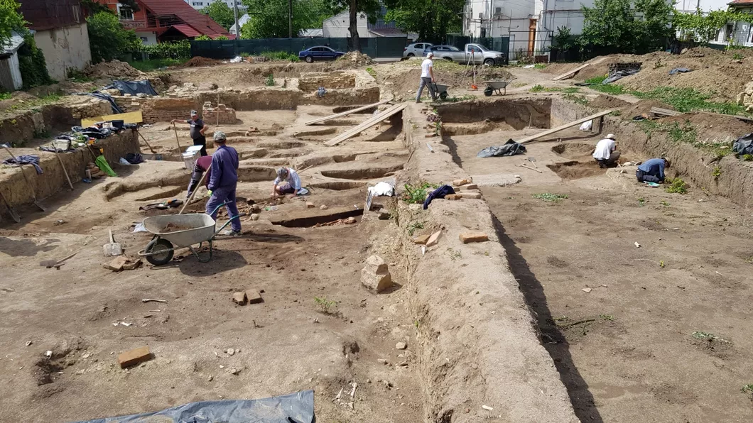 Descoperiri macabre la Iași Sute de morți găsiți în cimitire aflate în curtea unor celebre instituții locale - EXCLUSIV GALERIE FOTO