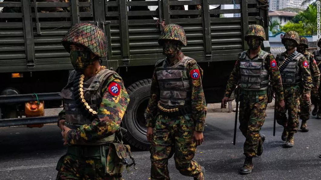 10 grupuri armate etnice se unesc pentru a respinge dictatură militară din Myanmar. Țara la un pas de un conflict civil