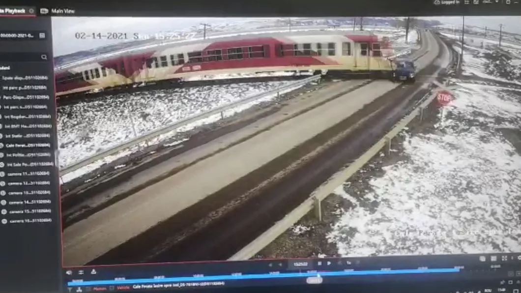 Imagini cu un puternic impact emoţional Momentul accidentului mortal în care un BMW a fost izbit în plin de tren a fost filmat Ce a făcut şoferul în ultima clipă de viaţă - VIDEO