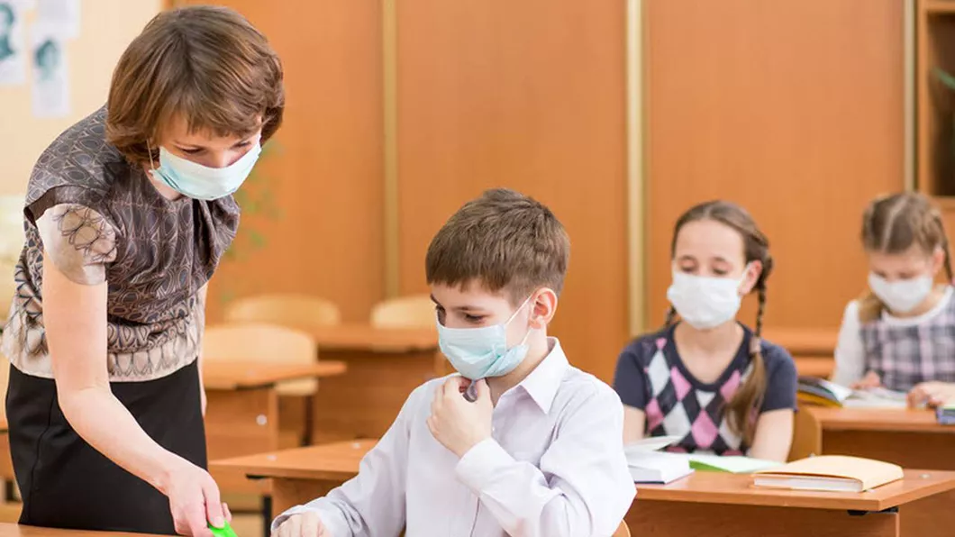 49 de elevi infectați cu virusul SARS - COV - 2 de la debutul celui de-al doilea semestru în Iași