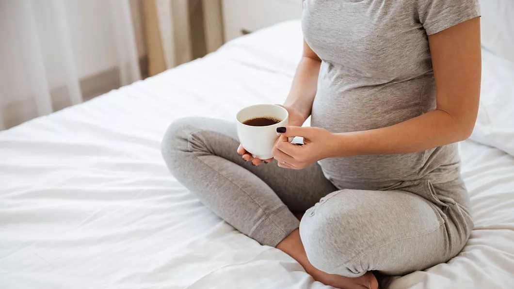 Prea multă cafea in timpul sarcinii provoaca modificări ale creierului la făt