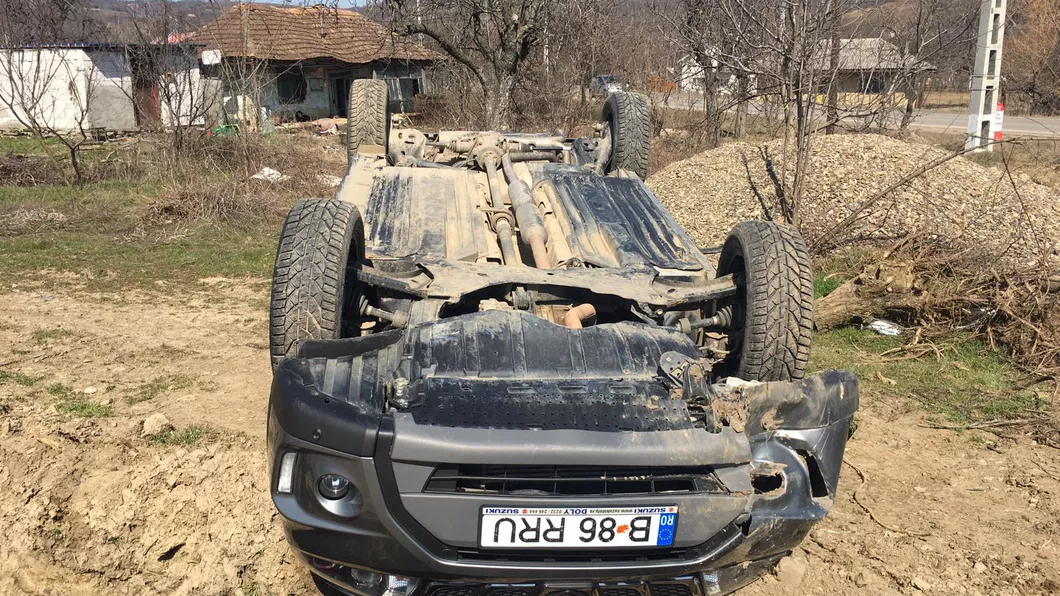 Accident rutier grav în comuna Răducăneni. Trei victime încarcerate după ce un autoturism s-a răsturnat - EXCLUSIV UPDATE FOTO