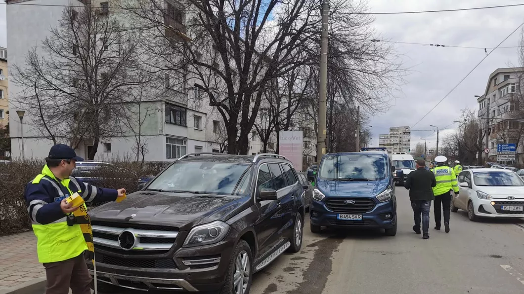Accident rutier în municipiul Iași. Două maşini au fost implicate - EXCLUSIV FOTO