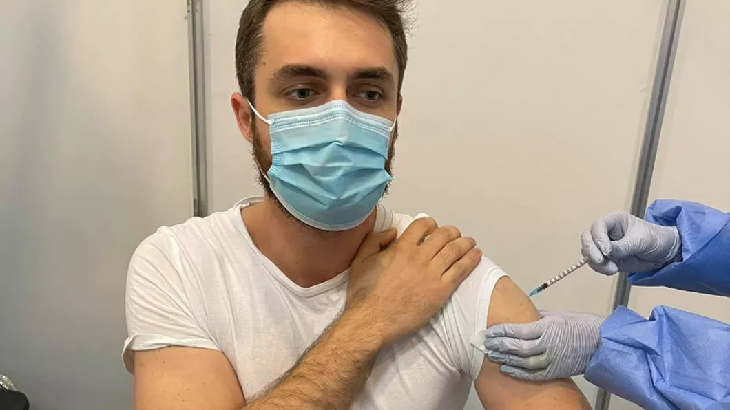 Mărturia unui tânăr care a primit un vaccin greșit Prima doză a fost Pfizer iar cea de-a doua a fost de la Moderna M-a sunat şi Valeriu Gheorghiță