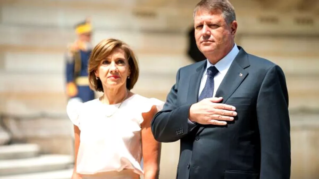 sense sadness the wind is strong Cum s-a îmbrăcat Carmen Iohannis la slujba de Florii. Soția președintelui a  atras toate privirile • Buna Ziua Iasi • BZI.ro