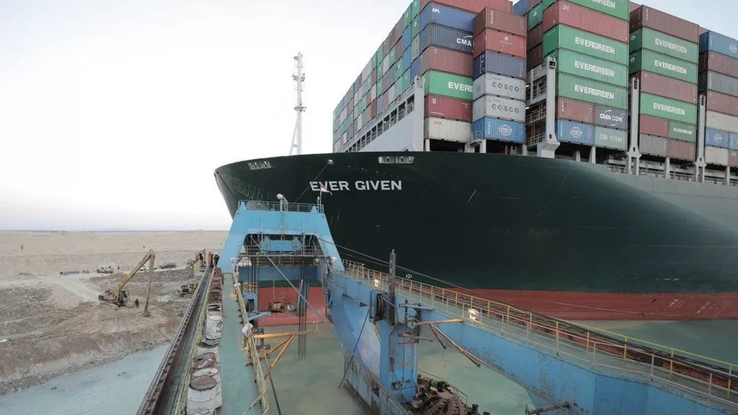Nava care a eşuat în canalul Suez a fost parţial eliberată conform autorităților portuare
