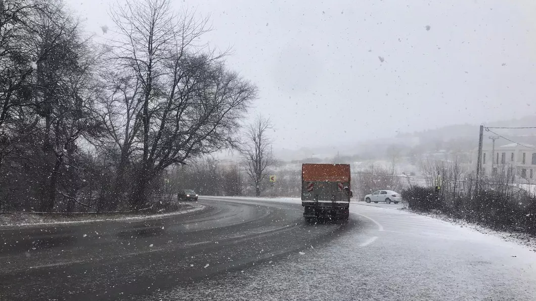 Cum se circulă în zona Bucium din Iași după ce meteorologii au anunțat cod galben de ninsori - LIVE VIDEO FOTO