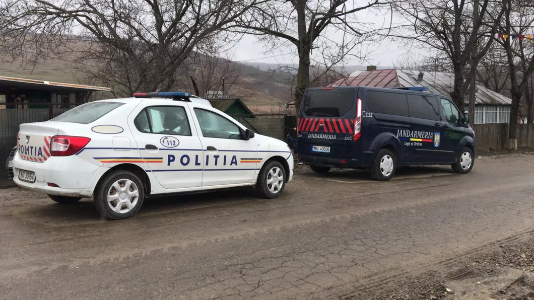 Filtre ale jandarmilor şi poliţie în Roşcani după ce comuna a intrat în carantină - FOTO VIDEO
