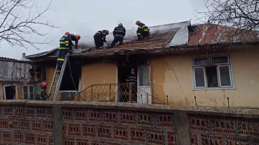 Incendii puternice în mai multe localități din județul Iași. Proprietarul nu a putut fi salvat din casa cuprinsă de flăcări