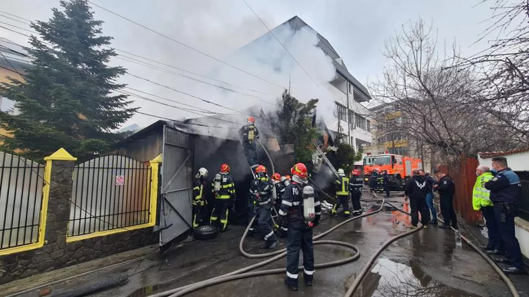 Incendiu puternic la un garaj de anvelope cauciucuri din București. Pompierii intervin în forță - FOTO VIDEO