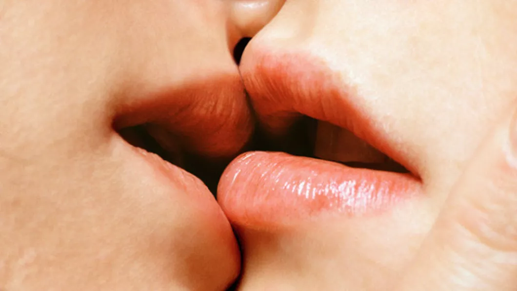 Sărutul franțuzesc nu s-a născut la Paris Află povestea cunoscutului sărut