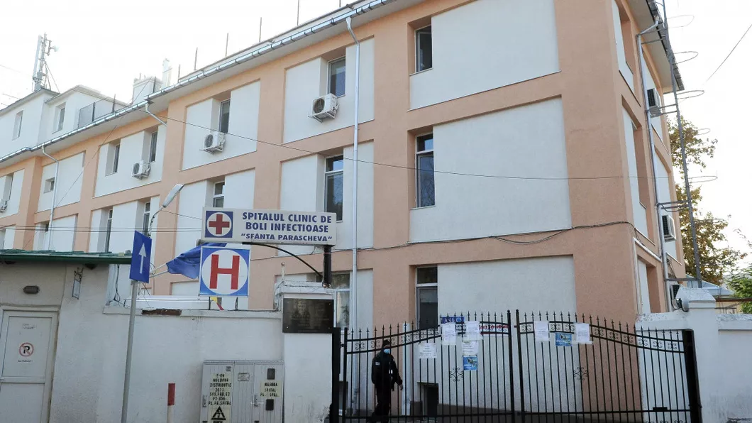 Mărturisirile unei ieşence infectată cu Covid-19 după ce a fost internată la ATI în Spitalul de Boli Infecţioase Medicii luptă pentru pacienţi echipaţi în condiţii inumane