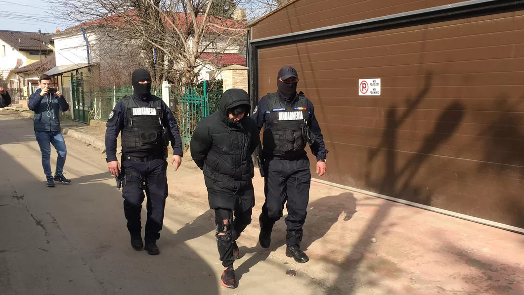 15 poliţişti din Sibiu au fost reţinuţi într-un dosar în care oamenii legii sunt acuzaţi că ar fi cerut șpagă pentru a trece cu vederea abaterile rutiere