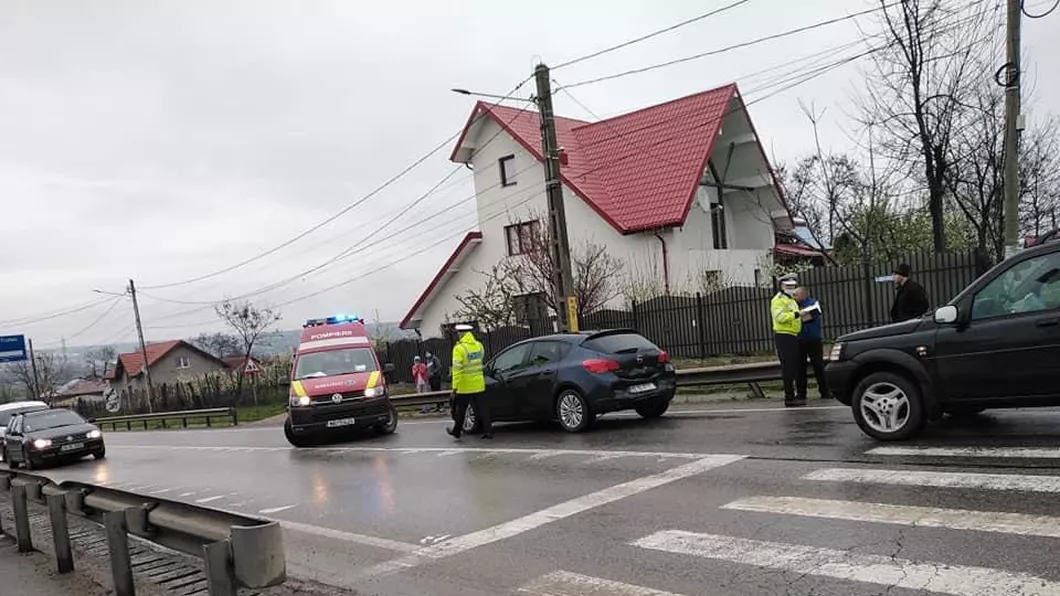 Accident rutier în satul Uricani din judeţul Iași O persoană a fost rănită - FOTO