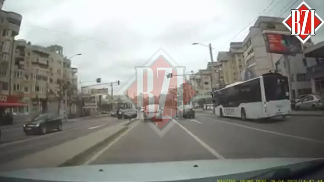 Momentul accidentului rutier din Păcurari. Un ieșean a fost lovit în plin pe trecerea pentru pietoni - Video