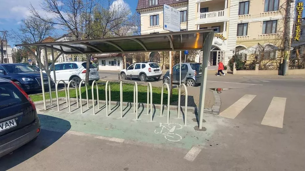 Parcările publice din Iași vor avea locuri destinate bicicletelor Bicicliştii vor putea să intre și în mijloacele de transport în comun - FOTO