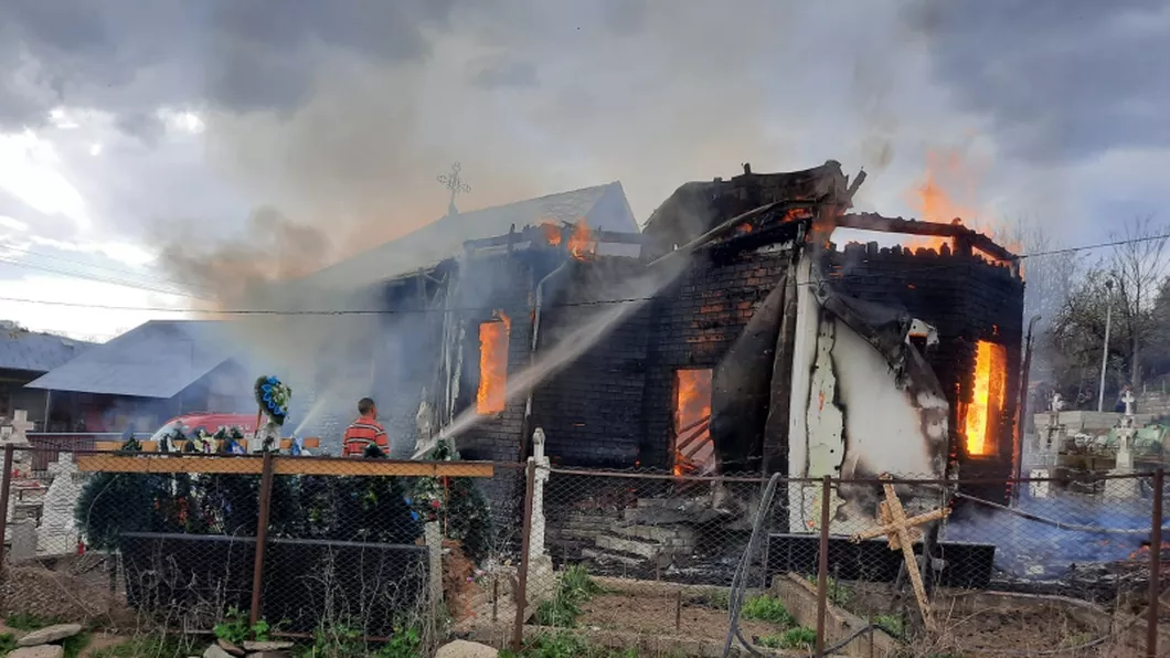 Incendiu în județul Vrancea O biserică a fost cuprinsă de flăcări în Vinerea Mare