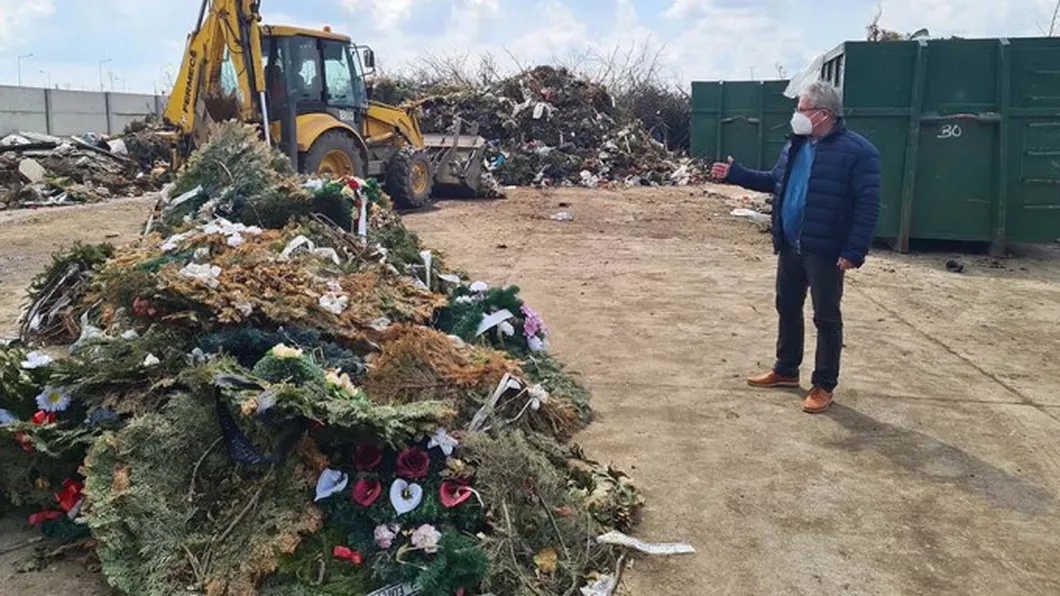 Coroanele din plastic sau cu inserție de sârmă interzise în cimitirul din Oradea. Cum explică autoritățile decizia luată