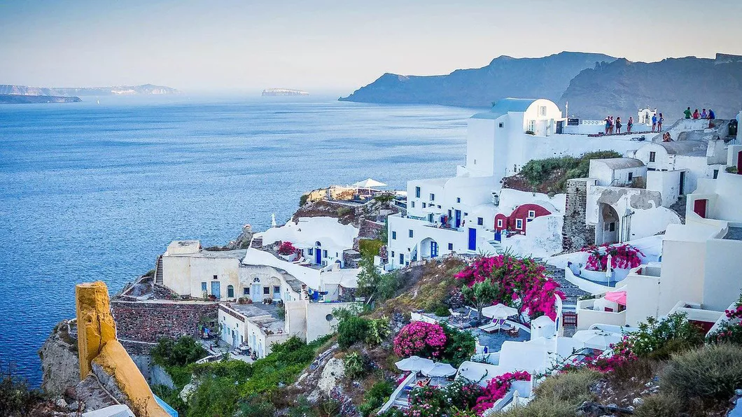 Grecia își va redeschide granițele pentru turiști începând cu 16 aprilie. Cum pot evita călătorii români carantina la întoarcerea în țară